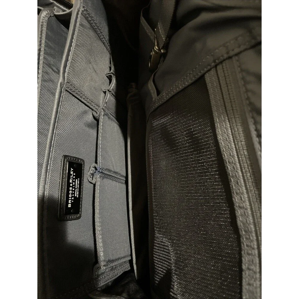 Briggs & Riley laptop / Travel Bag, Serial Number #05-BB101-0571931-2